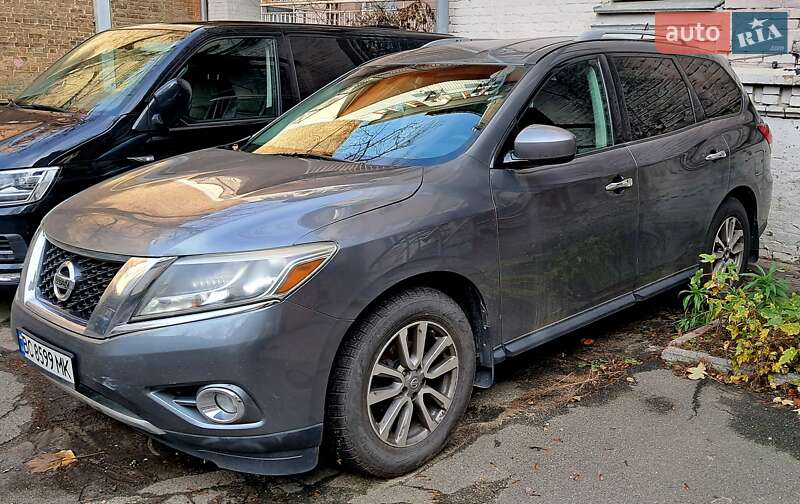 Внедорожник / Кроссовер Nissan Pathfinder 2015 в Киеве