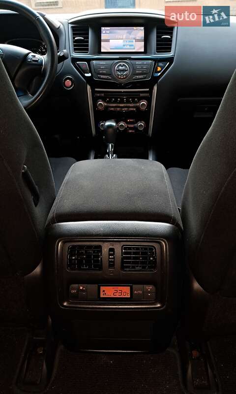 Внедорожник / Кроссовер Nissan Pathfinder 2015 в Киеве