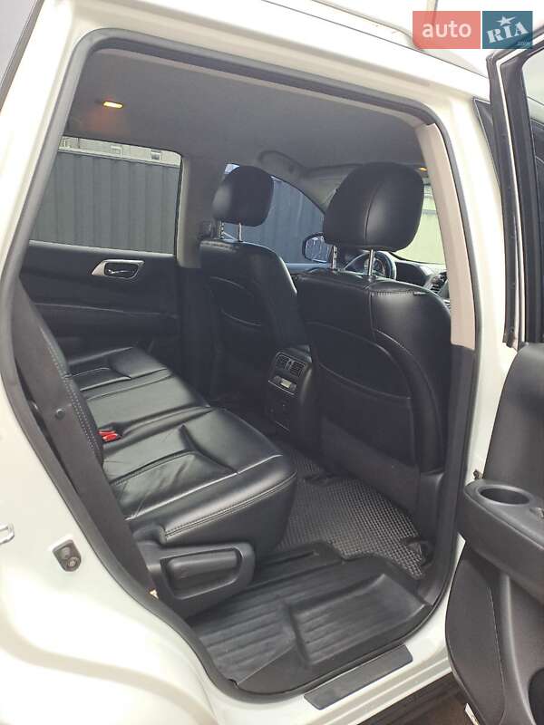 Позашляховик / Кросовер Nissan Pathfinder 2015 в Києві