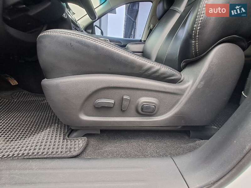 Позашляховик / Кросовер Nissan Pathfinder 2015 в Києві