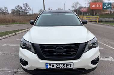 Внедорожник / Кроссовер Nissan Pathfinder 2017 в Александрие