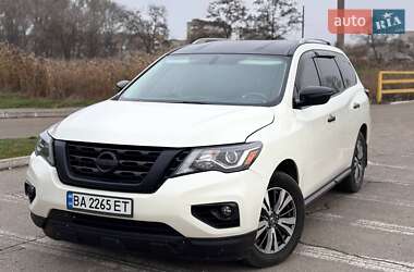 Внедорожник / Кроссовер Nissan Pathfinder 2017 в Александрие