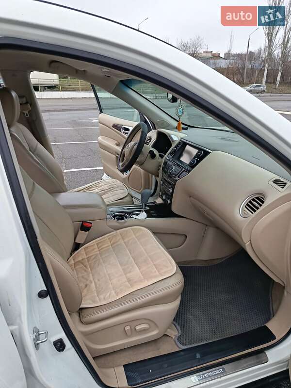 Позашляховик / Кросовер Nissan Pathfinder 2013 в Києві