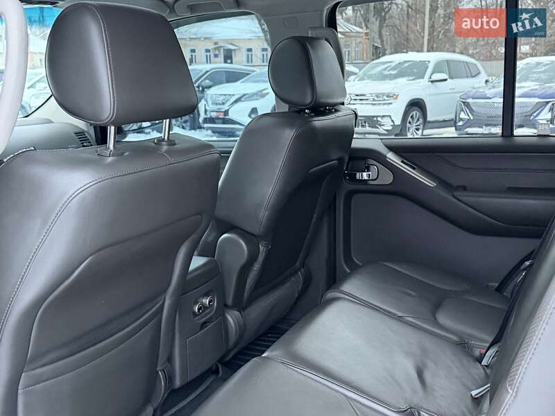 Внедорожник / Кроссовер Nissan Pathfinder 2007 в Харькове