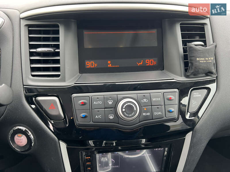 Внедорожник / Кроссовер Nissan Pathfinder 2016 в Киеве