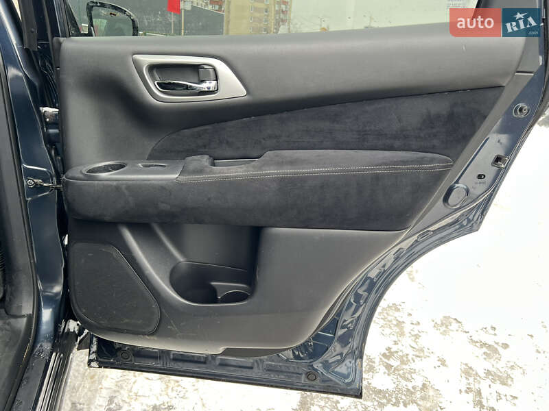 Внедорожник / Кроссовер Nissan Pathfinder 2016 в Киеве