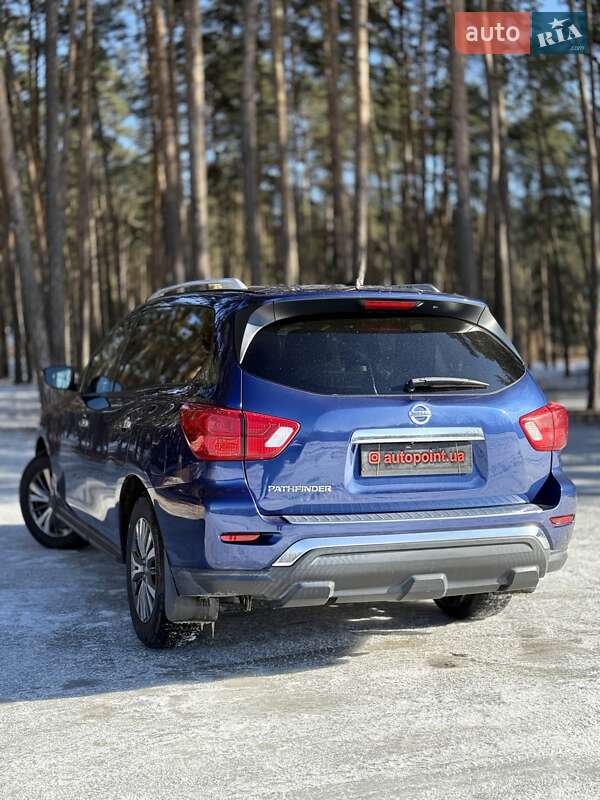 Внедорожник / Кроссовер Nissan Pathfinder 2017 в Сумах