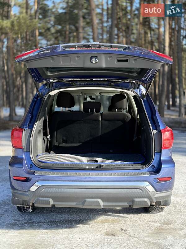 Внедорожник / Кроссовер Nissan Pathfinder 2017 в Сумах