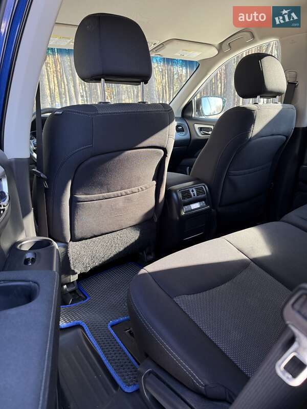 Внедорожник / Кроссовер Nissan Pathfinder 2017 в Сумах