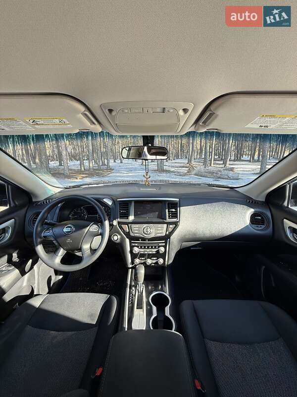 Внедорожник / Кроссовер Nissan Pathfinder 2017 в Сумах