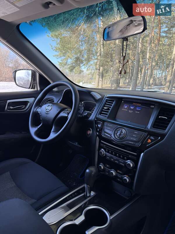 Внедорожник / Кроссовер Nissan Pathfinder 2017 в Сумах