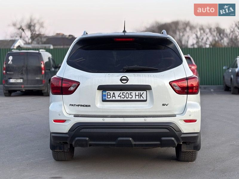 Внедорожник / Кроссовер Nissan Pathfinder 2017 в Александрие