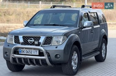 Внедорожник / Кроссовер Nissan Pathfinder 2005 в Ровно