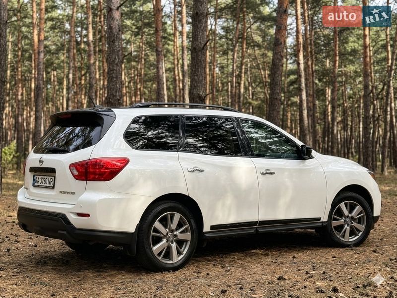 Внедорожник / Кроссовер Nissan Pathfinder 2013 в Павлограде