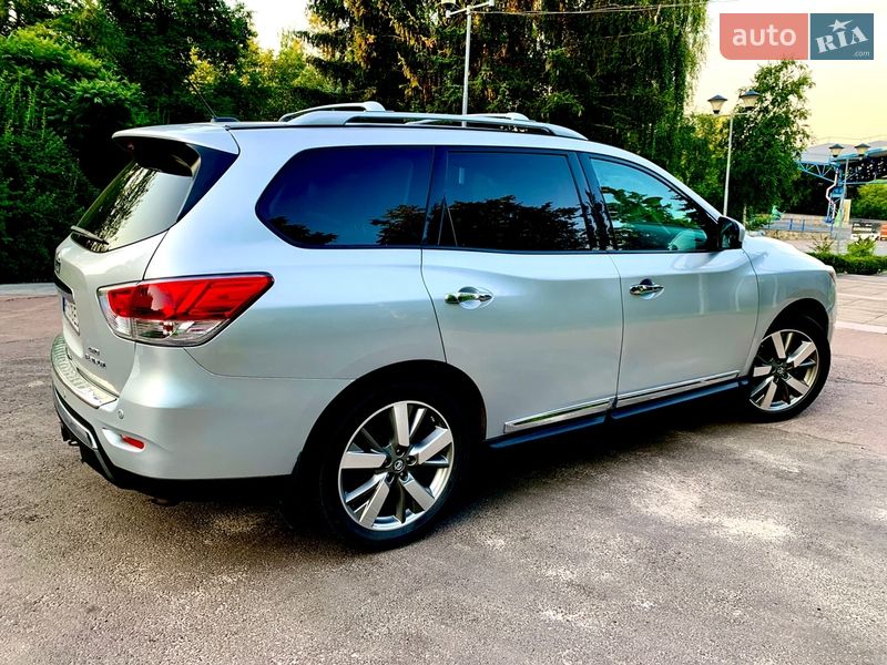 Позашляховик / Кросовер Nissan Pathfinder 2014 в Житомирі