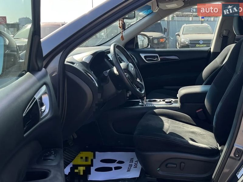 Внедорожник / Кроссовер Nissan Pathfinder 2016 в Ужгороде