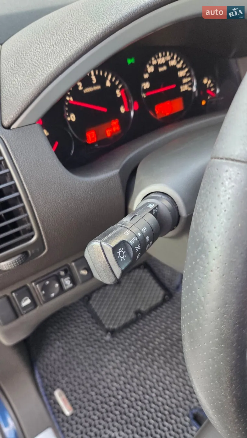 2011 Nissan Pathfinder - мініатюра 16