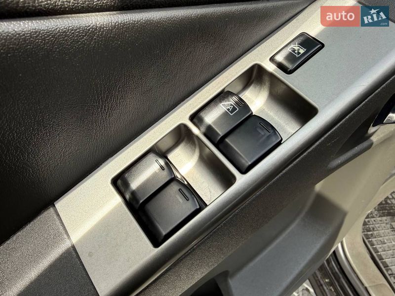 Внедорожник / Кроссовер Nissan Pathfinder 2006 в Днепре