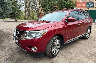 Внедорожник / Кроссовер Nissan Pathfinder 2014 в Чернигове