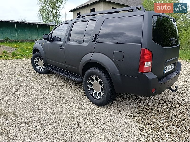 Внедорожник / Кроссовер Nissan Pathfinder 2004 в Сторожинце