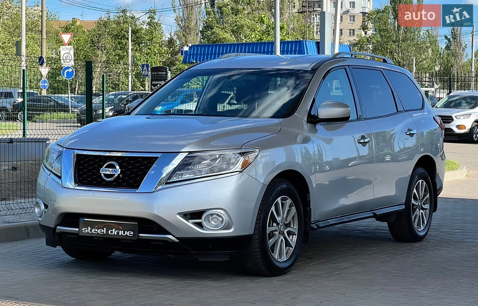 2016 Nissan Pathfinder - мініатюра 3