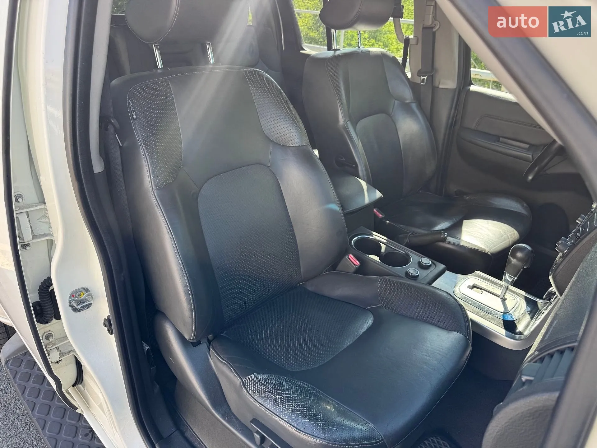 2011 Nissan Pathfinder - мініатюра 28