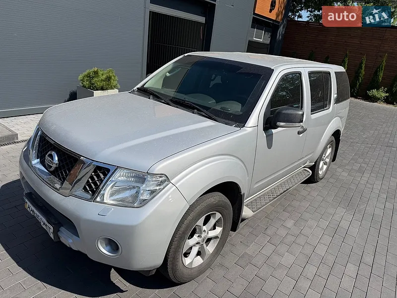 Nissan Pathfinder 2011
