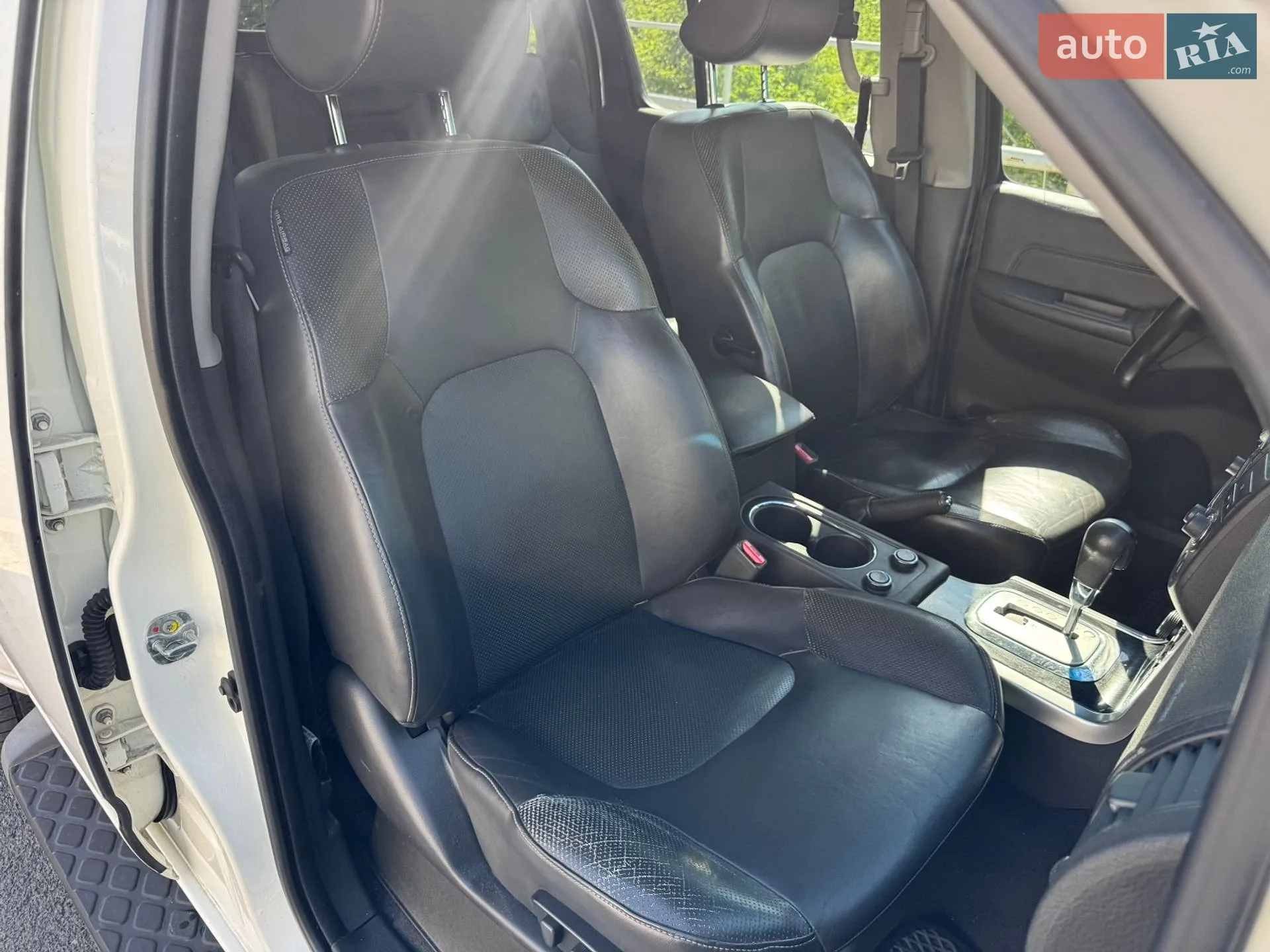2011 Nissan Pathfinder - мініатюра 28