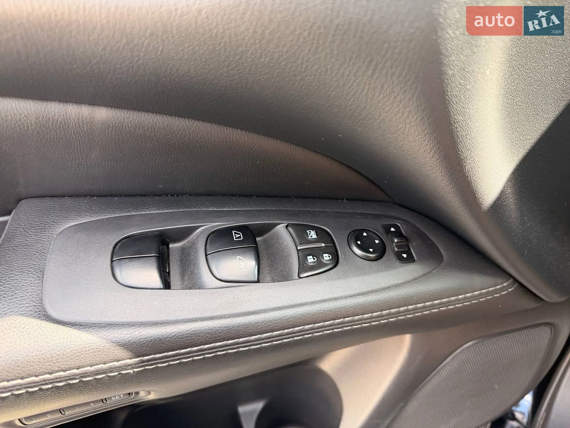 2013 Nissan Pathfinder - мініатюра 32