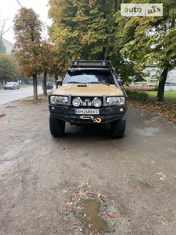 Внедорожник / Кроссовер Nissan Patrol 2000 в 