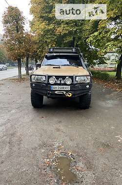 Внедорожник / Кроссовер Nissan Patrol 2000 в 