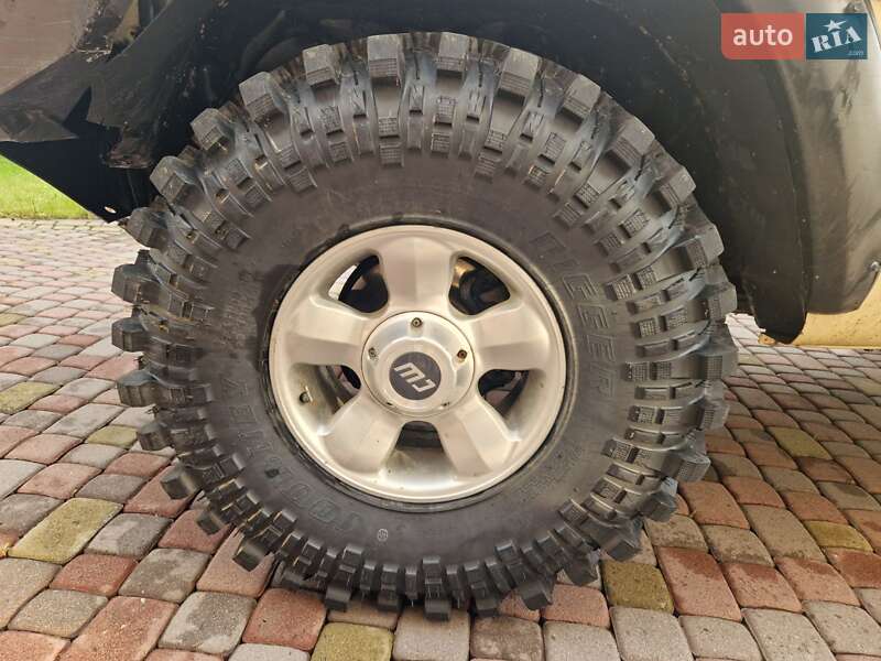 Позашляховик / Кросовер Nissan Patrol 2002 в Тячеві