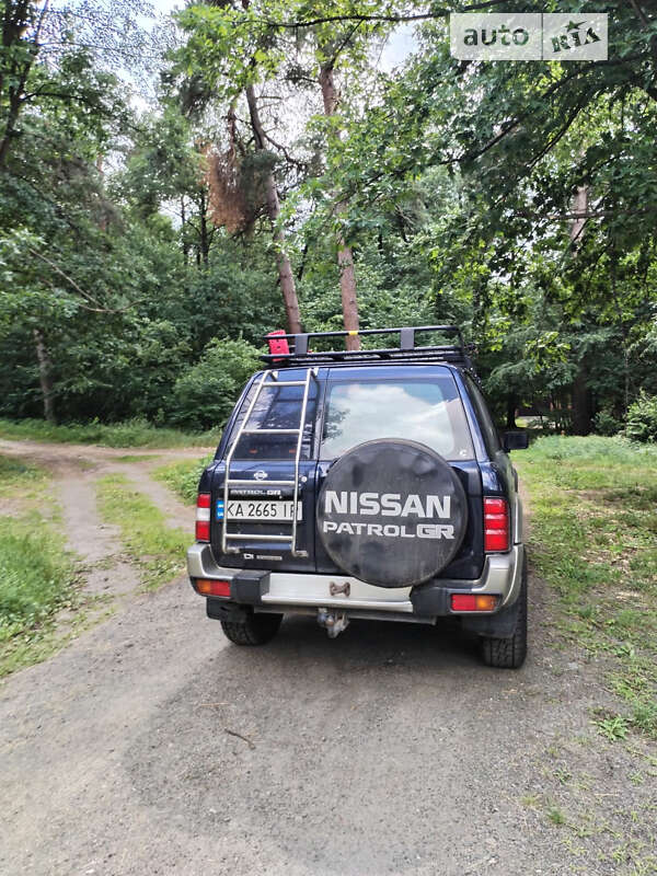 Внедорожник / Кроссовер Nissan Patrol 2000 в Киеве