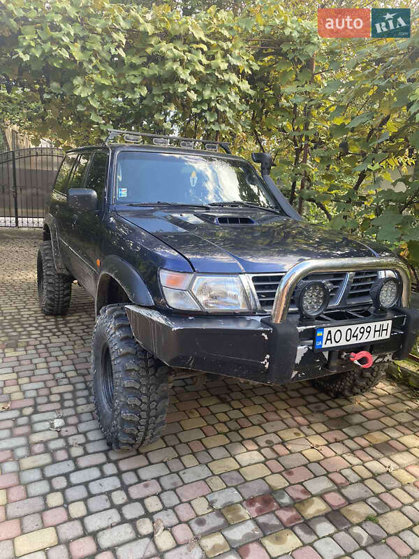 Внедорожник / Кроссовер Nissan Patrol 2002 в Ужгороде