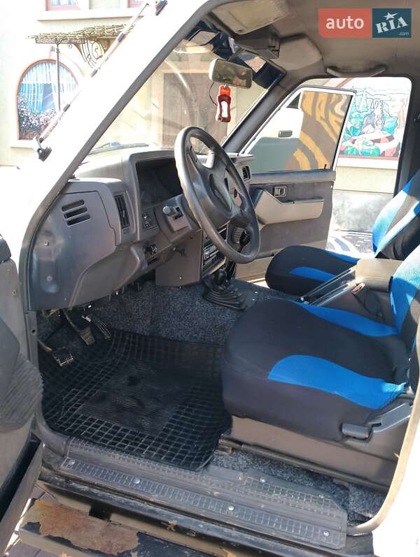 Позашляховик / Кросовер Nissan Patrol 1990 в Івано-Франківську