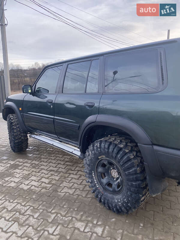 Внедорожник / Кроссовер Nissan Patrol 2000 в Сторожинце