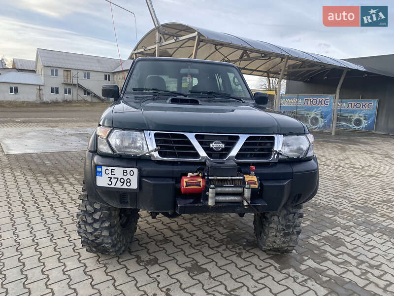 Внедорожник / Кроссовер Nissan Patrol 2000 в Сторожинце