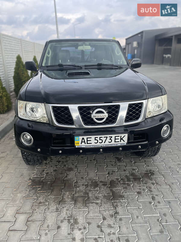 Внедорожник / Кроссовер Nissan Patrol 2007 в Днепре