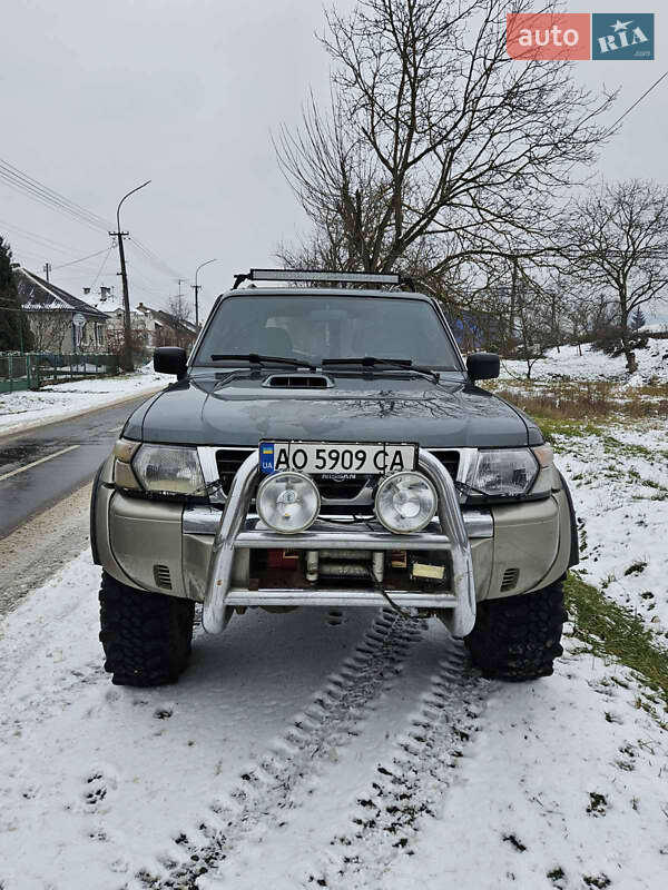 Внедорожник / Кроссовер Nissan Patrol 2001 в Перечине