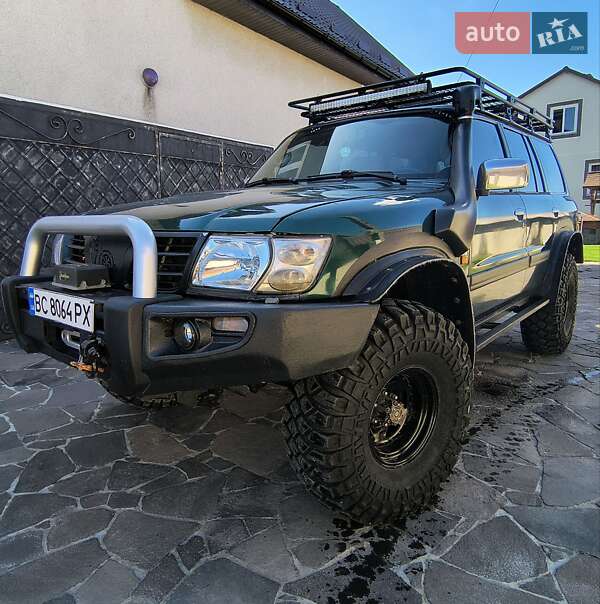 Внедорожник / Кроссовер Nissan Patrol 1999 в 