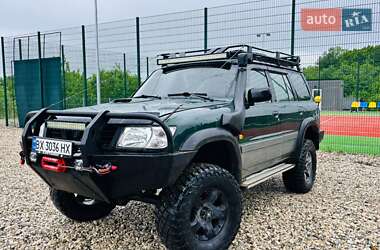 Внедорожник / Кроссовер Nissan Patrol 2001 в Сторожинце