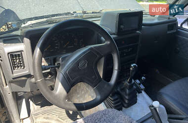 Внедорожник / Кроссовер Nissan Patrol 1995 в 