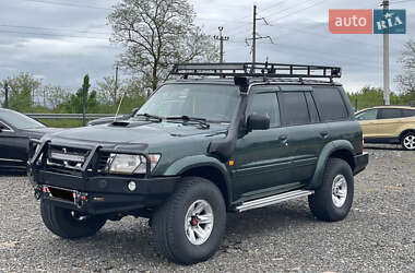 Внедорожник / Кроссовер Nissan Patrol 2001 в Хусте