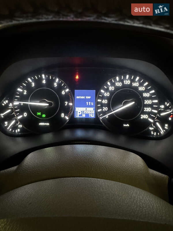 Позашляховик / Кросовер Nissan Patrol 2011 в Львові