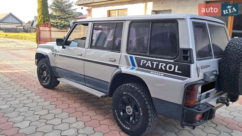 Внедорожник / Кроссовер Nissan Patrol 1992 в Надворной