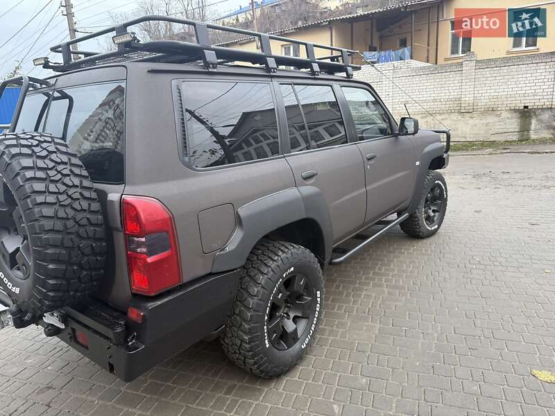 Позашляховик / Кросовер Nissan Patrol 2006 в Києві