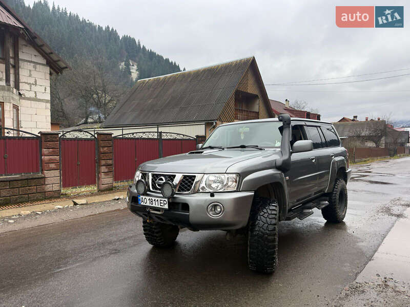 Внедорожник / Кроссовер Nissan Patrol 2005 в Рахове