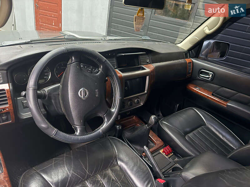 Внедорожник / Кроссовер Nissan Patrol 2005 в Рахове