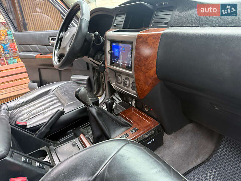 Внедорожник / Кроссовер Nissan Patrol 2005 в Рахове