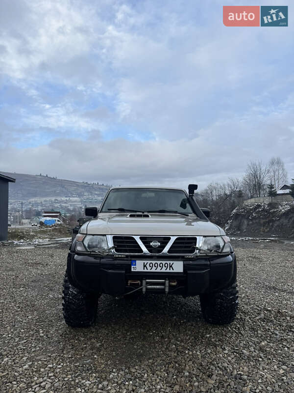 Внедорожник / Кроссовер Nissan Patrol 2000 в Верховине